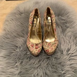 Floral platform heel